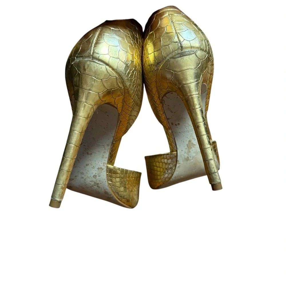 Steve Madden Gold Snake Embossed Stiletto Heels Size 7.5 Pointed Toe Pumps